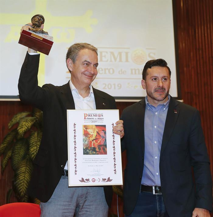 Zapatero, sobre la querella de Vox: "No voy a dar protagonismo a los que solo conocen el lenguaje de zaherir" Zapatero, sobre la querella de Vox: "No voy a dar protagonismo a los que solo conocen el lenguaje de zaherir"