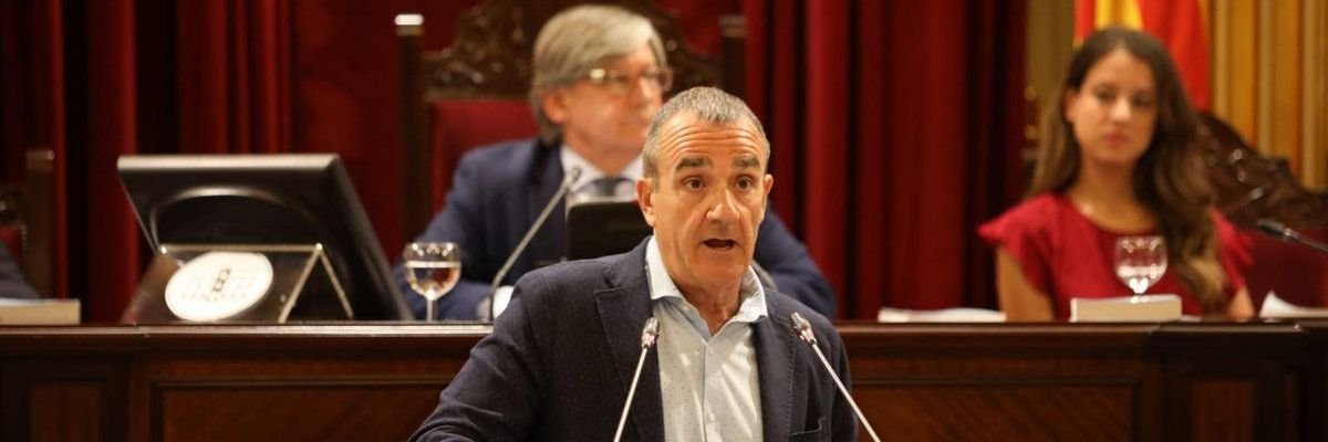 Juan Pedro Yllanes, de Unidas Podemos, en el debate de Investidura de Francina Armengol. Juan Pedro Yllanes, de Unidas Podemos, en el debate de Investidura de Francina Armengol.