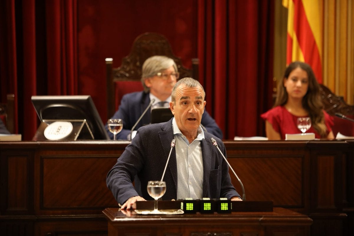 Yllanes, único conseller balear que ha sido vacunado contra la COVID Yllanes, único conseller balear que ha sido vacunado contra la COVID