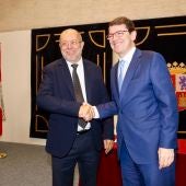 Alfonso Fernández Mañueco y Francisco Igea firman el acuerdo entre PP y Ciudadanos 