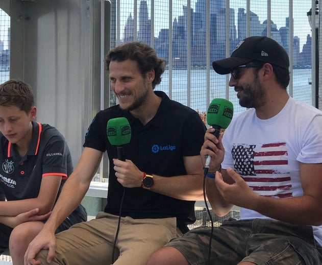 Diego Forlán se pasa por el Torneo LaLiga Promises en Nueva York Diego Forlán se pasa por el Torneo LaLiga Promises en Nueva York