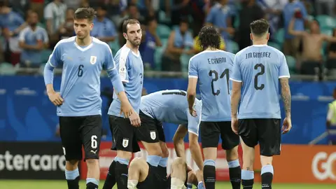 Los jugadores de Uruguay, con caras de circunstancias Los jugadores de Uruguay, con caras de circunstancias