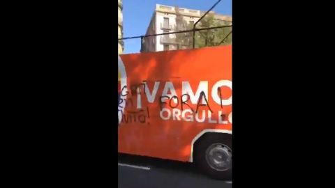Pintadas al autob&uacute;s de Ciudadanos en el Orgullo
