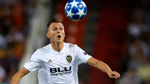 Cherysev persigue un balón Cherysev persigue un balón