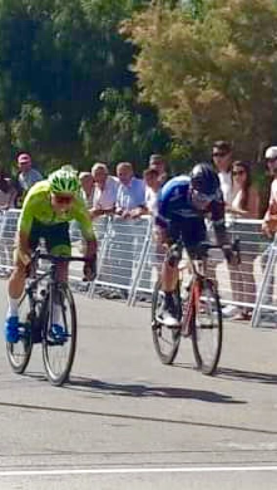 José Manuel Díaz se impuso en línea de meta a Raúl Patiño, en un apretado sprint.