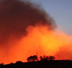 Antena 3 Noticias Fin de Semana (30-06-19) Los expertos ven "materialmente imposible" controlar el incendio de Madrid porque se ha "partido en dos" Antena 3 Noticias Fin de Semana (30-06-19) Los expertos ven "materialmente imposible" controlar el incendio de Madrid porque se ha "partido en dos"