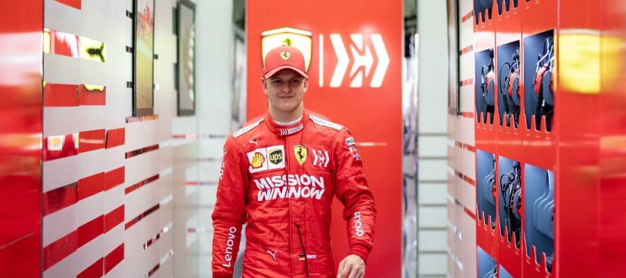 Mick Schumacher, de rojo Ferrari Mick Schumacher, de rojo Ferrari