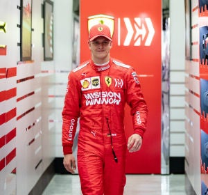 Mick Schumacher, de rojo Ferrari Mick Schumacher, de rojo Ferrari