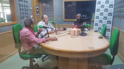 Paco Moya, Juan Sales y Enrique Huguet en la tertulia de C&aacute;diz en la Onda.