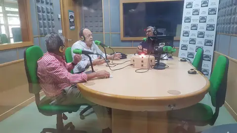 Tertulia en Cádiz en la Onda Paco Moya, Juan Sales y Enrique Huguet en la tertulia de Cádiz en la Onda.