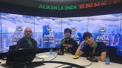 Los 'Javis' junto a Borja Ter&aacute;n en Julia en la onda