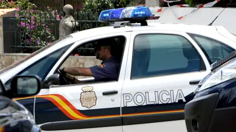 Vehículo de la Policía Nacional. Vehículo de la Policía Nacional.