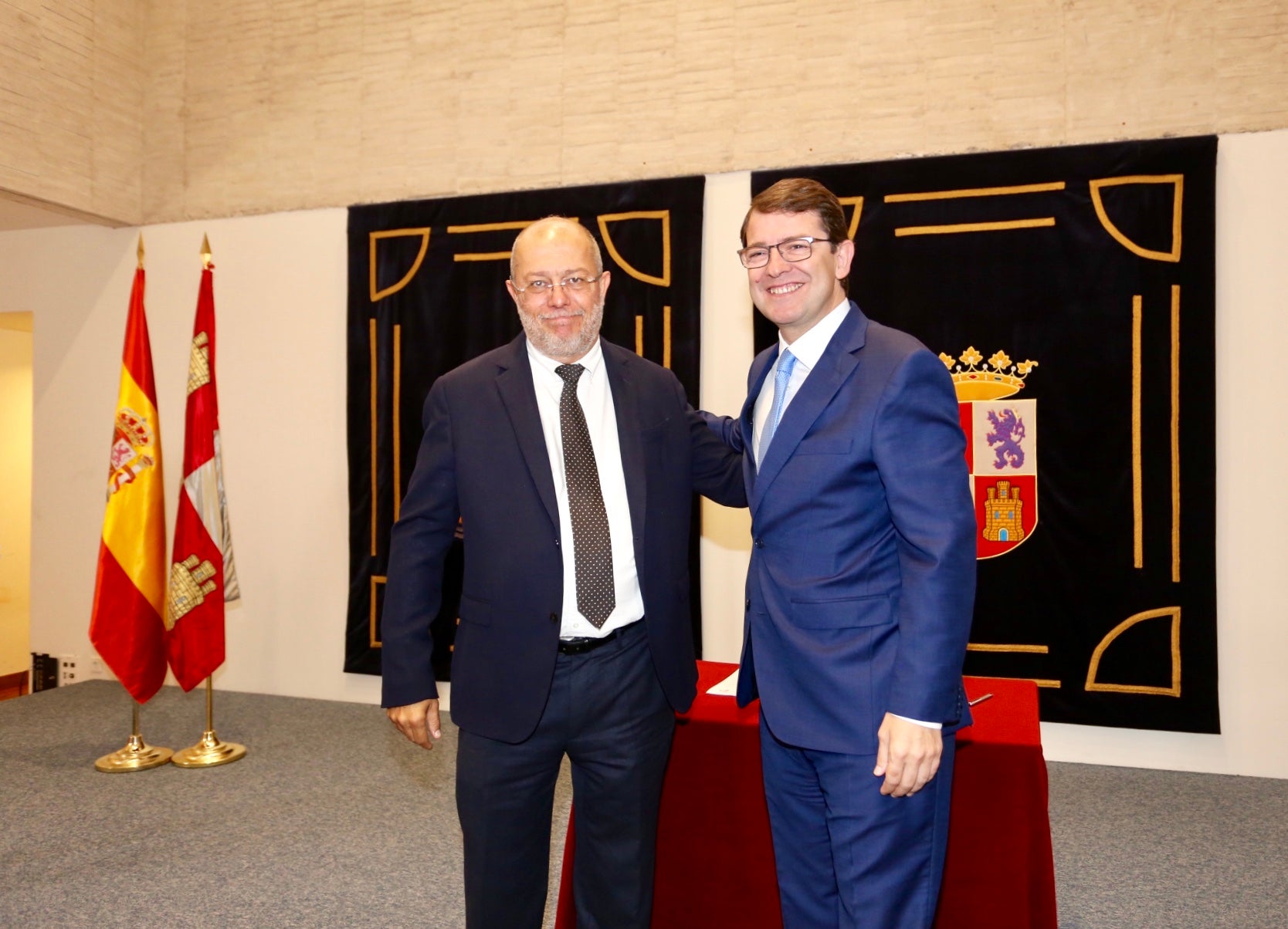 PP y C's firman hoy el acuerdo que el PSOE tilda de 'pacto de rapiña' PP y C's firman hoy el acuerdo que el PSOE tilda de 'pacto de rapiña'