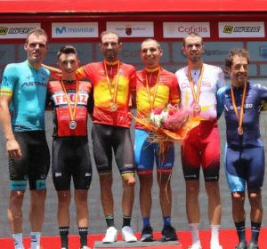 Alejandro Valverde y Julio Alberto Amores, campeones de España en ruta en el año 2019. Alejandro Valverde y Julio Alberto Amores, campeones de España en ruta en el año 2019.