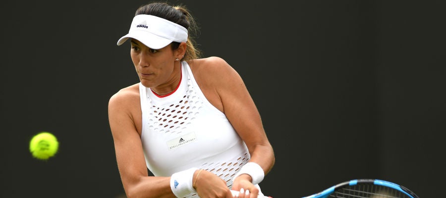 Garbiñe Muguruza golpea la bola durante el partido Garbiñe Muguruza golpea la bola durante el partido