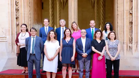La Presidenta del Govern, Francina Armengol, junto a todos los Consellers del Ejecutivo. La Presidenta del Govern, Francina Armengol, junto a todos los Consellers del Ejecutivo.
