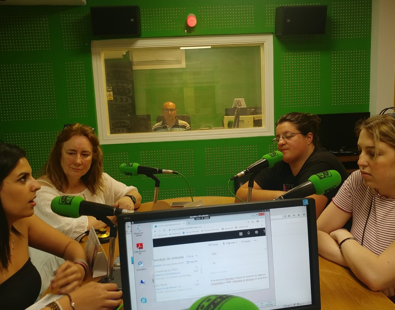 Tertulia en femenino en Ourense en la onda Tertulia en femenino en Ourense en la onda