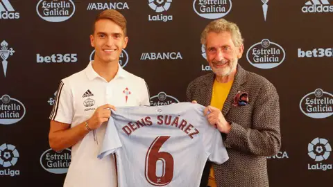 Denis Suárez posa con la camiseta del Celta Denis Suárez posa con la camiseta del Celta