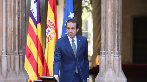 El conseller de Movilidad y Vivienda, Marc Pons (PSIB-PSOE) Toma de posesión de su cargo
