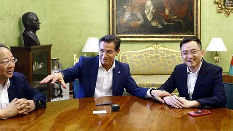 Luis Salvador y Jiang Lizhang Luis Salvador y Jiang Lizhang