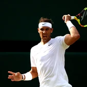 Rafa Nadal devuelve la bola al rival durante el partido Rafa Nadal devuelve la bola al rival durante el partido