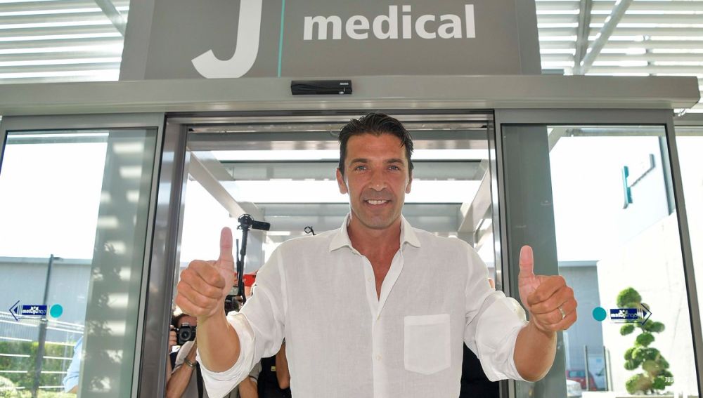 Buffon pasa el reconocimiento médico con la Juventus