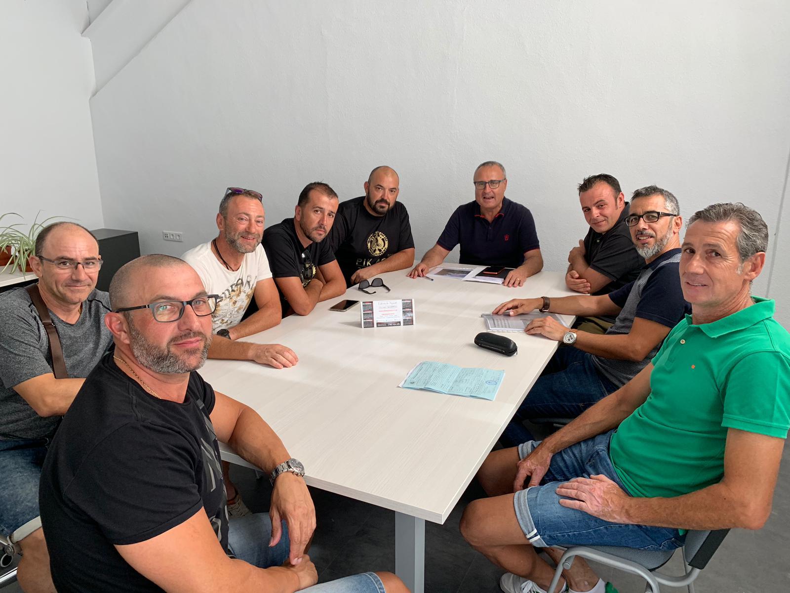 El Ayuntamiento de Elche se compromete a mediar entre los ciclistas y el Seprona para evitar nuevas multas El Ayuntamiento de Elche se compromete a mediar entre los ciclistas y el Seprona para evitar nuevas multas