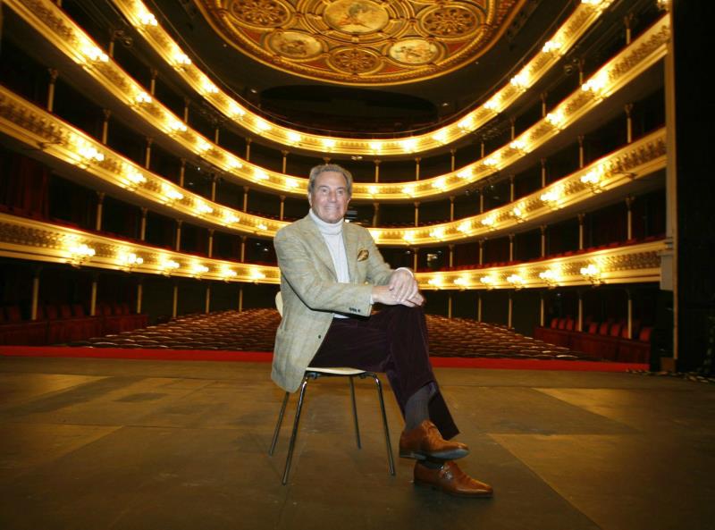 Carlos Alsina conecta con el cielo para abrirle las puertas a Arturo Fernández Carlos Alsina conecta con el cielo para abrirle las puertas a Arturo Fernández