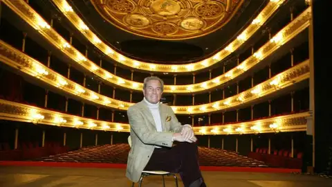 El actor Arturo Fernández en una imagen de archivo en el Teatro Principal de Zaragoza El actor Arturo Fernández en una imagen de archivo en el Teatro Principal de Zaragoza
