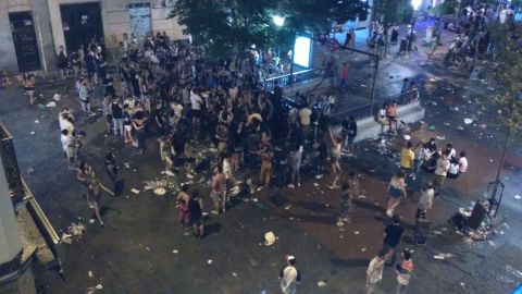 Vecinos protestan por el esc&aacute;ndalo durante las fiestas del Orgullo en Chueca