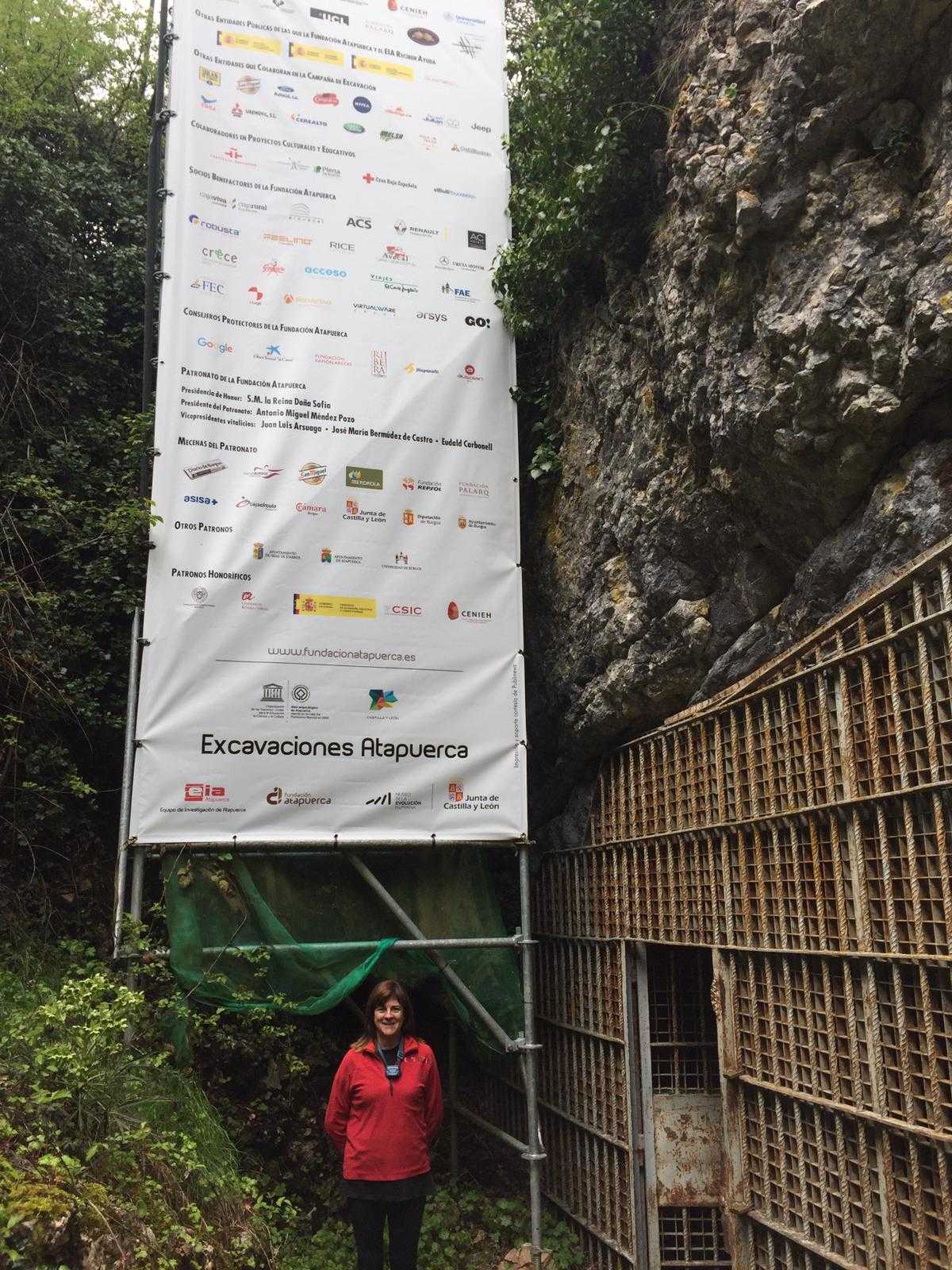 Una profesora de la UMH analiza en Atapuerca el papel de las algas en el deterioro biológico de las pinturas rupestres Una profesora de la UMH analiza en Atapuerca el papel de las algas en el deterioro biológico de las pinturas rupestres