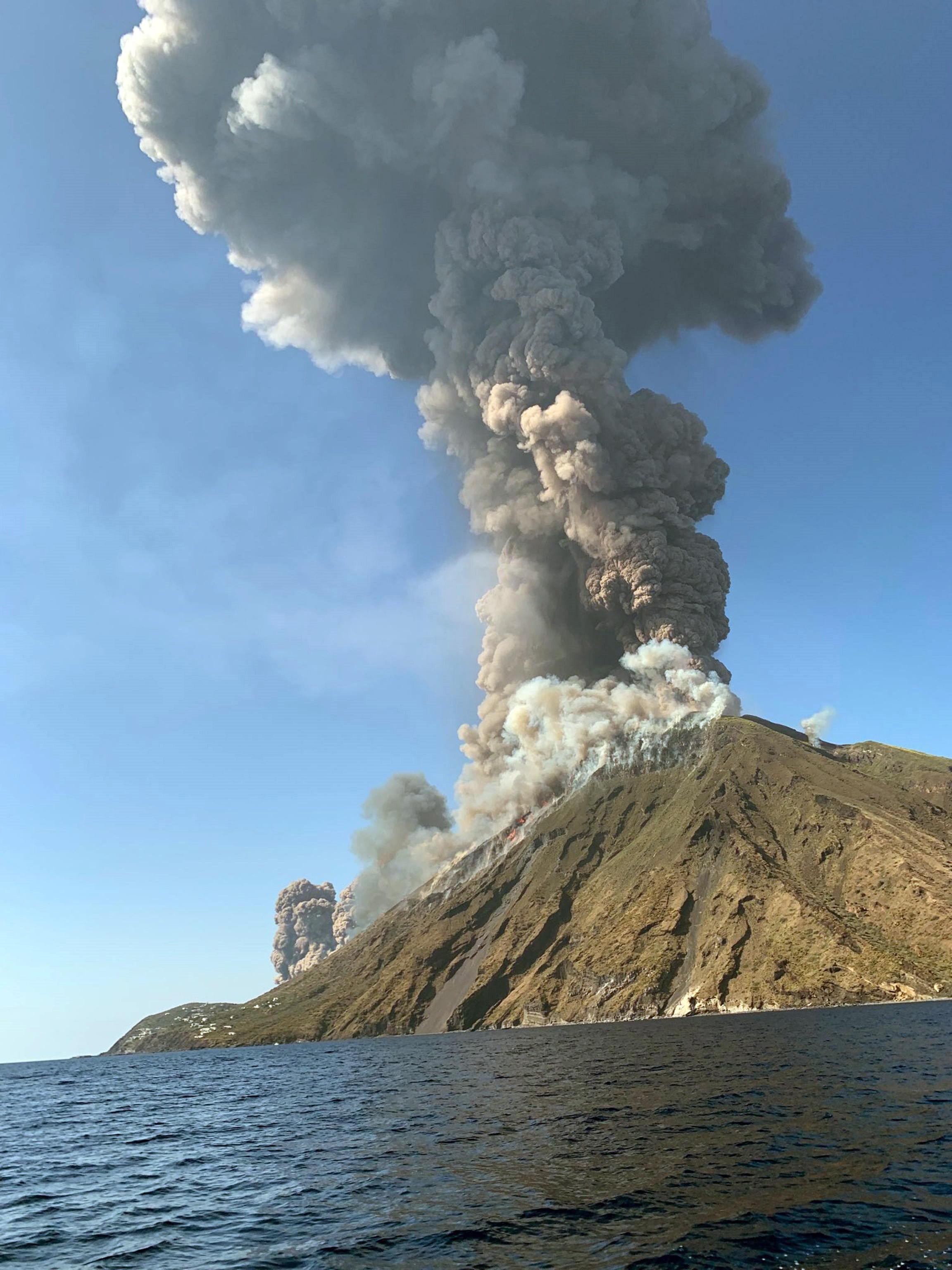 Master Class con Nahúm Méndez: "Un volcán se considera activo si ha entrado en erupción en los últimos 10.000 años" Master Class con Nahúm Méndez: "Un volcán se considera activo si ha entrado en erupción en los últimos 10.000 años"