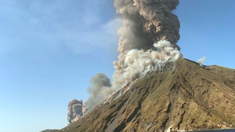 La actividad del volc&aacute;n de la isla de Str&oacute;mboli 