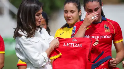 Su Magestad la Reina con la Selección Española de Rugby femenino VISITA DE LA REINA