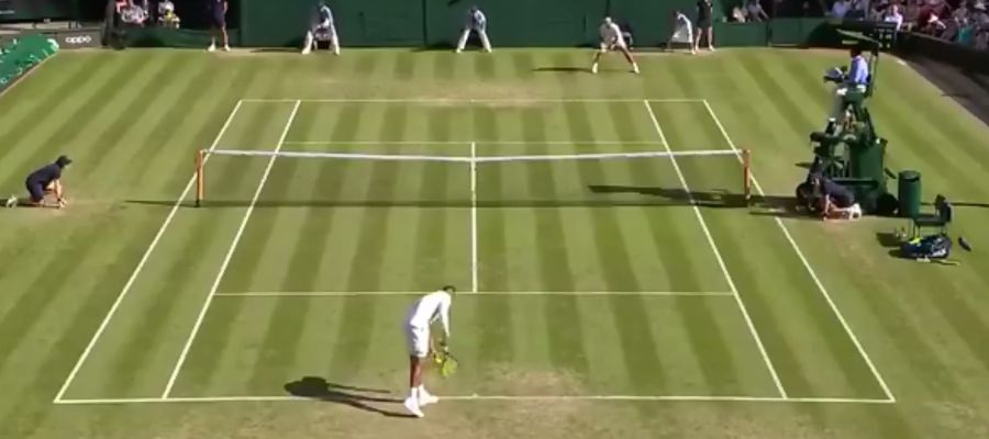 Nick Kyrgios realiza el saque en el partido frente a Rafa Nadal Nick Kyrgios realiza el saque en el partido frente a Rafa Nadal