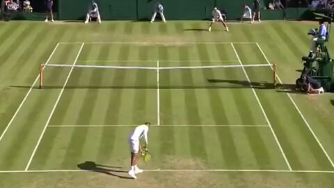 Nick Kyrgios realiza el saque en el partido frente a Rafa Nadal