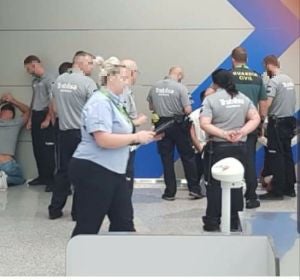 Cuatro turistas detenidos en el aeropuerto de Palma por agredir sexualmente a una joven en Cala Rajada Cuatro turistas detenidos en el aeropuerto de Palma por agredir sexualmente a una joven en Cala Rajada