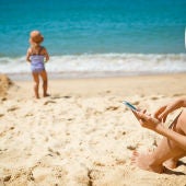 Disfruta del verano siendo responsable con tu uso de la tecnología y el de tus hijos