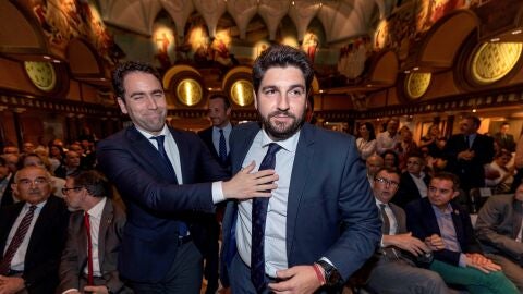 L&oacute;pez Miras junto al secretario general del PP, Teodoro Garc&iacute;a Egea