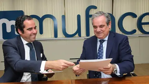 Muface y el CGCOF incorporan la receta electrónica a su concierto de colaboración en buenas manos
