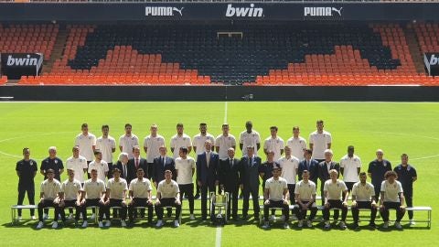 SM El Rey Felipe VI recibe al Valencia CF