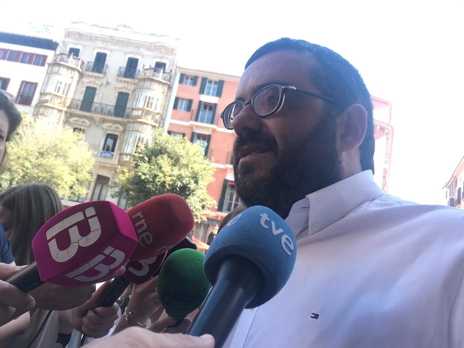 Vidal alerta de "errores" en el trámite de la subasta del cuartel de Son Busquets y pedirá en el Senado "que se pare" Vidal alerta de "errores" en el trámite de la subasta del cuartel de Son Busquets y pedirá en el Senado "que se pare"