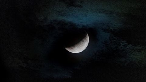 Vista desde Sant Elm, Mallorca, del eclipse parcial de Luna.
