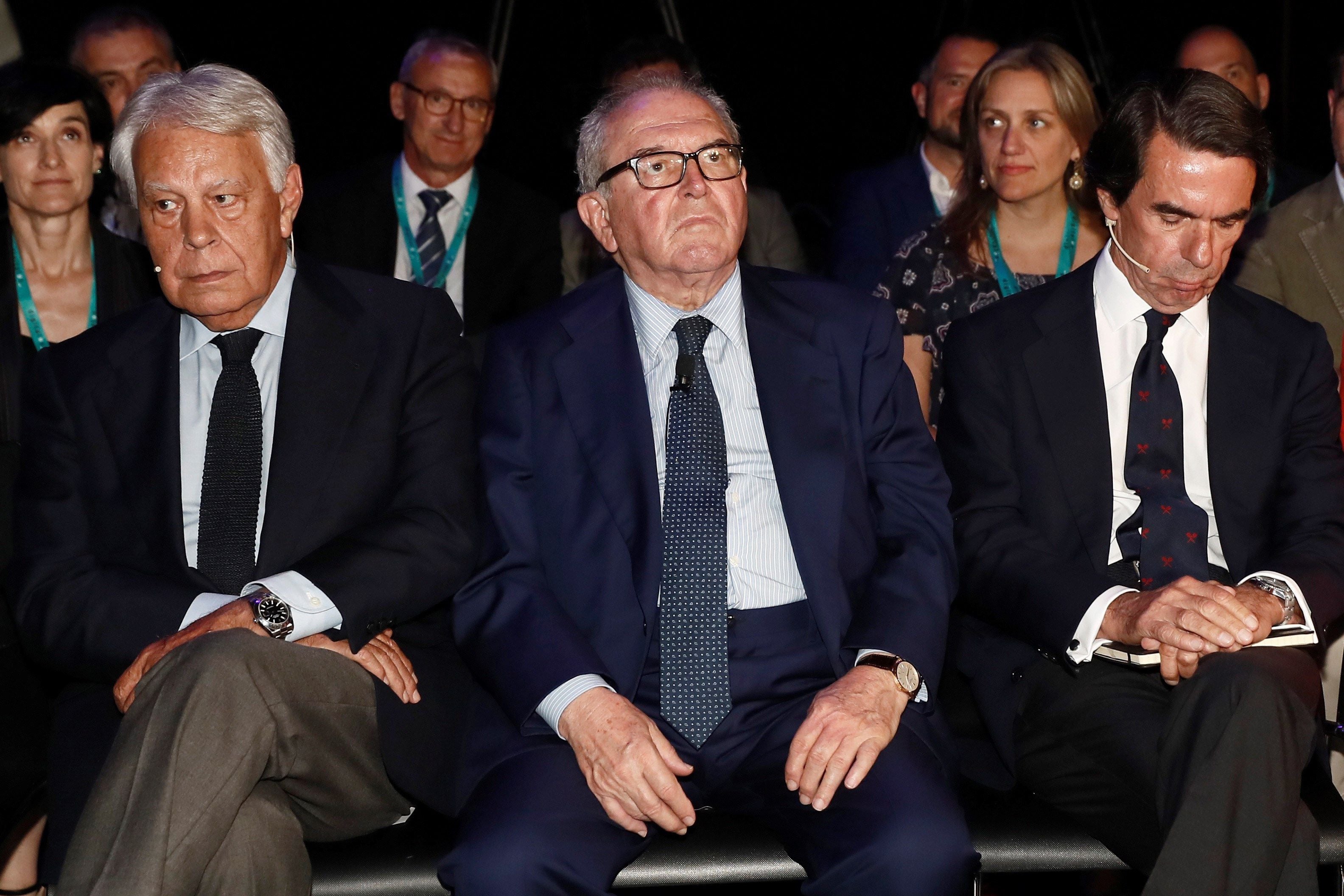 Aznar y González alertan de la falta de centralidad en España y piden superar el bloqueo político Aznar y González alertan de la falta de centralidad en España y piden superar el bloqueo político