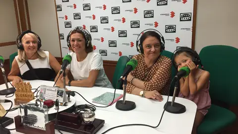 Conciliación laboral y familiar en verano Tres generaciones juntas