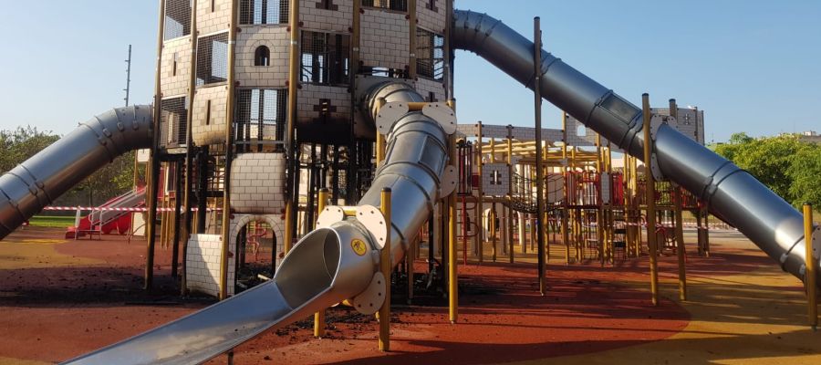 Las llamas han quemado parcialmente el castillo infantil de Sa Riera Las llamas han quemado parcialmente el castillo infantil de Sa Riera