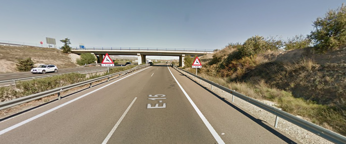 Un accidente entre un turismo y un camión provoca largas retenciones en la A7 a primera hora de la mañana Un accidente entre un turismo y un camión provoca largas retenciones en la A7 a primera hora de la mañana