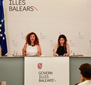 Pilar Costa, portavoz del Govern, y Rosario Sánchez, consellera de Hacienda y Relaciones Exteriores, durante la rueda de prensa. Pilar Costa, portavoz del Govern, y Rosario Sánchez, consellera de Hacienda y Relaciones Exteriores, durante la rueda de prensa.