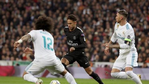 Neymar con Sergio Ramos en el enfrentamiento 