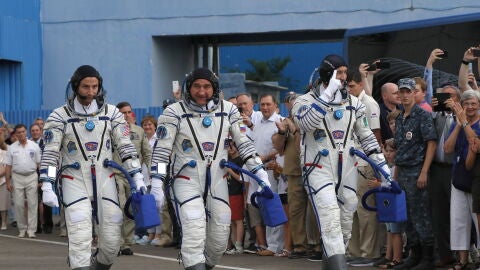 La nave rusa Soyuz despega rumbo a la Estaci&oacute;n Espacial en homenaje al Apolo 11. 